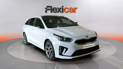 Usado Kia Ceed GT GT-Line 120 CV (88 kW) 2019 Blanco Familiar