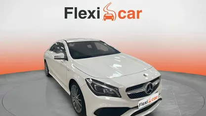 Usado Mercedes CLA200 136 CV (100 kW) 2018 Blanco Berlina