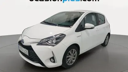 Usado Toyota Yaris Hybrid Active 100 CV (73 kW) 2019 Blanco Utilitario
