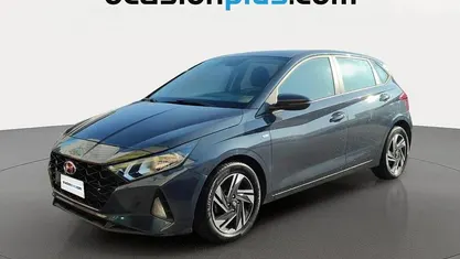 Usado Hyundai i20 100 CV (73 kW) 2022 Gris Utilitario