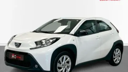 Usado Toyota Aygo X Play 72 CV (52 kW) 2023 SUV