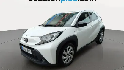 Usado Toyota Aygo X Play 72 CV (52 kW) 2022 Blanco SUV