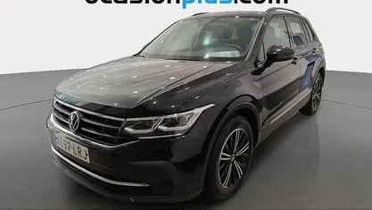Usado VW Tiguan Life 150 CV (110 kW) 2021 Negro SUV