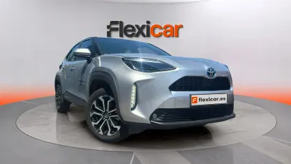 Usado Toyota Yaris Active 116 CV (85 kW) 2022 Gris Utilitario