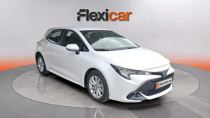 Käytetty Toyota Corolla Edition 140 HP (102 kW) 2024 Valkoinen Sedan