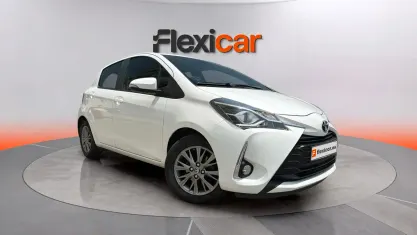 Usado Toyota Yaris Active 69 CV (50 kW) 2019 Blanco Berlina