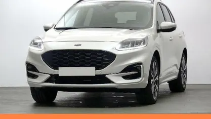 Blanco platinum Usado 2021 Ford Kuga ST-Line X SUV | 31.550 €