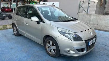 Usado Renault Scénic III Dynamique 110 CV (80 kW) 2011 Beige Monovolumen