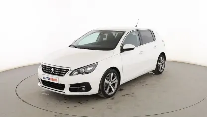 Usado Peugeot 308 Allure 130 CV (95 kW) 2019 Blanco Berlina