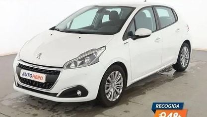Käytetty Peugeot 208 Signature Sky 82 HP (60 kW) 2018 Valkoinen Viistoperä