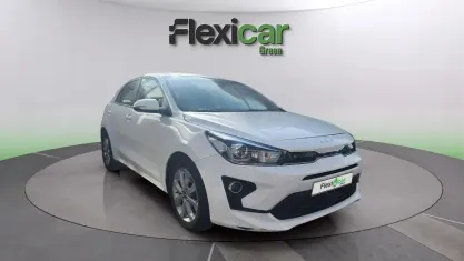 Usado Kia Rio 101 CV (74 kW) 2023 Blanco Berlina
