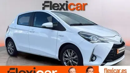 Usado Toyota Yaris Hybrid Active 100 CV (73 kW) 2019 Blanco Utilitario
