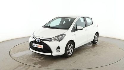 Usado Toyota Yaris Hybrid Active 101 CV (74 kW) 2016 Blanco Berlina