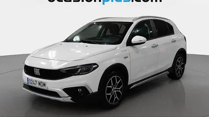 Usado Fiat Tipo Cross 131 CV (96 kW) 2023 Verde Utilitario