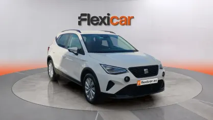 Usado Seat Arona Style Plus 110 CV (80 kW) 2022 Blanco SUV
