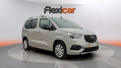 Usado Opel Combo Elegance 130 CV (95 kW) 2022 Gris Monovolumen
