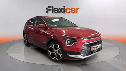 Usado Kia Niro 141 HP (103 kW) 2023 Vermelho SUV