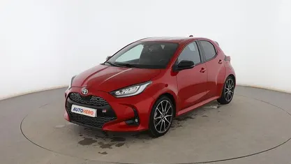 Usado Toyota Yaris Hybrid Sport 116 CV (85 kW) 2022 Rojo Berlina