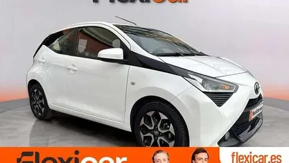 Usado Toyota Aygo Sport 72 CV (52 kW) 2021 Blanco Utilitario