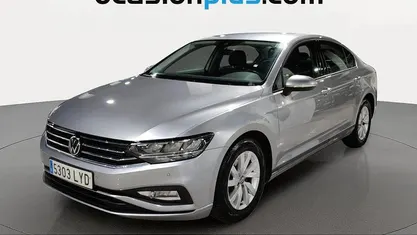 Usado VW Passat Business 122 CV (89 kW) 2022 Gris plata Familiar