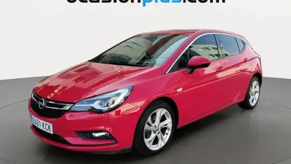 Usado Opel Astra Dynamic 125 CV (91 kW) 2017 Rojo Utilitario