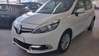 Usado Renault Scénic III Dynamique 110 CV (80 kW) 2014 Blanco Monovolumen