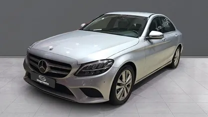 Usado Mercedes C180 122 CV (89 kW) 2019 Gris Berlina