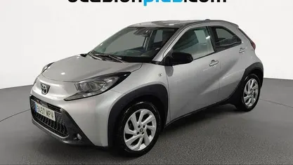 Usado Toyota Aygo X Play 72 CV (52 kW) 2024 Gris SUV