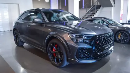 Nuevo Audi Q8 Performance 640 CV (470 kW) 2026 Gris SUV