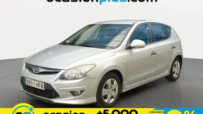 Usado Hyundai i30 Classic 90 CV (66 kW) 2011 Plateado Utilitario
