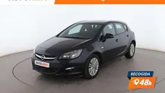 Usado 2015 Opel Astra Selective Berlina | 9399 € (Precio justo)