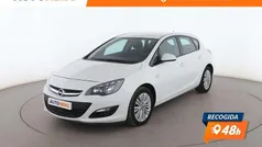 Blanco Usado 2014 Opel Astra Selective Berlina | 9299 € (Precio justo)