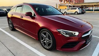 Granate Usado 2021 Mercedes CLA180 Shooting Brake Familiar | 24.900 € (Precio justo)