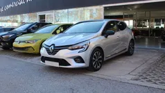 Gris / plata Usado 2023 Renault Clio V Techno Berlina | 15.450 € (Buen precio)