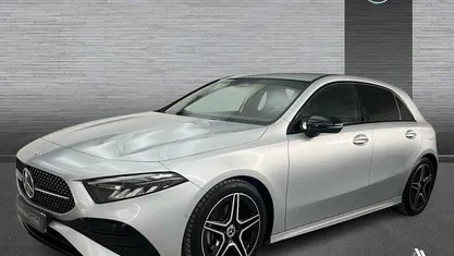 Usado Mercedes A200 AMG line 150 CV (110 kW) 2025 Gris / plateado Berlina