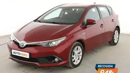 Käytetty Toyota Auris Hybrid Active 140 HP (102 kW) 2018 Punainen Sedan