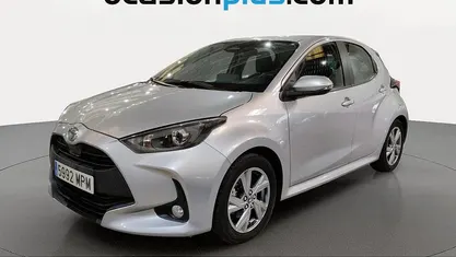 Usado Toyota Yaris Hybrid Active 116 CV (85 kW) 2024 Gris Utilitario