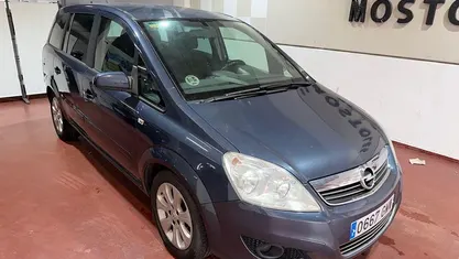 Usado Opel Zafira Cosmo 120 CV (88 kW) 2009 Gris Monovolumen