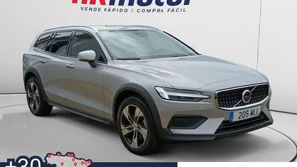 Usado 2023 Volvo V60 Core Familiar | 39.490 € (Precio justo)