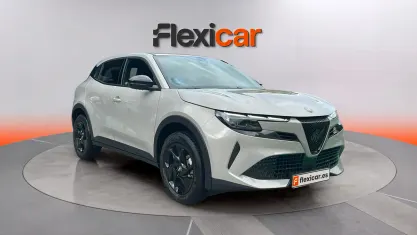 Usado Alfa Romeo Junior 145 CV (106 kW) 2025 Gris SUV