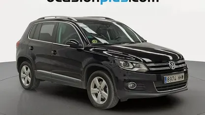 Käytetty VW Tiguan 140 HP (102 kW) 2012 Musta Katumaasturi