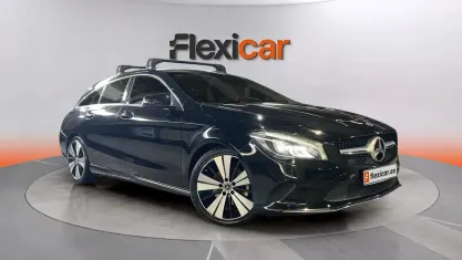 Usado Mercedes CLA200 Shooting Brake 136 CV (100 kW) 2019 Negro Familiar