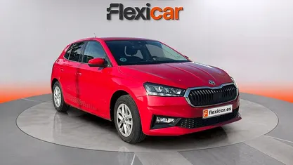 Usado Skoda Fabia Selection 95 CV (69 kW) 2024 Rojo Berlina