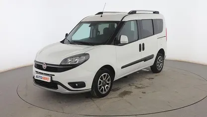 Usado Fiat Doblò Trekking 120 CV (88 kW) 2019 Blanco Monovolumen