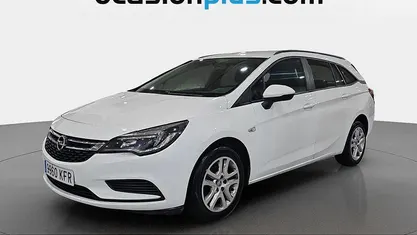 Blanco Usado 2017 Opel Astra Selective Familiar | 9213 € (Precio justo)