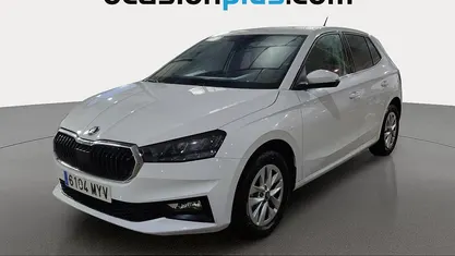 Usado Skoda Fabia Selection 95 CV (69 kW) 2025 Blanco Utilitario