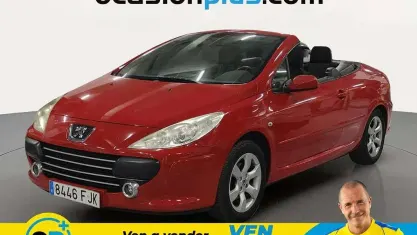 Usado Peugeot 307 CC 110 CV (80 kW) 2006 Rojo Descapotable