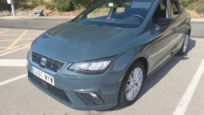 Usado Seat Ibiza FR 116 CV (85 kW) 2025 Gris Utilitario