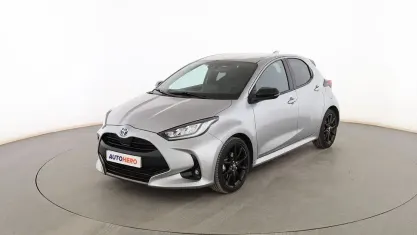 Usado Toyota Yaris Hybrid Style 116 CV (85 kW) 2022 Gris Berlina