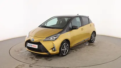 Usado Toyota Yaris Hybrid 101 CV (74 kW) 2019 Dorado Berlina